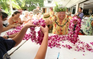Outrigger_Reef_Lei_Making